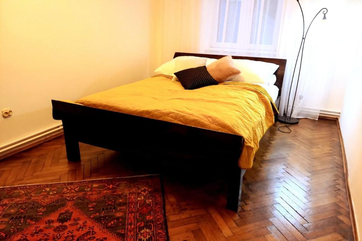 Old Town - 5 Bedrooms Soltyka Street *