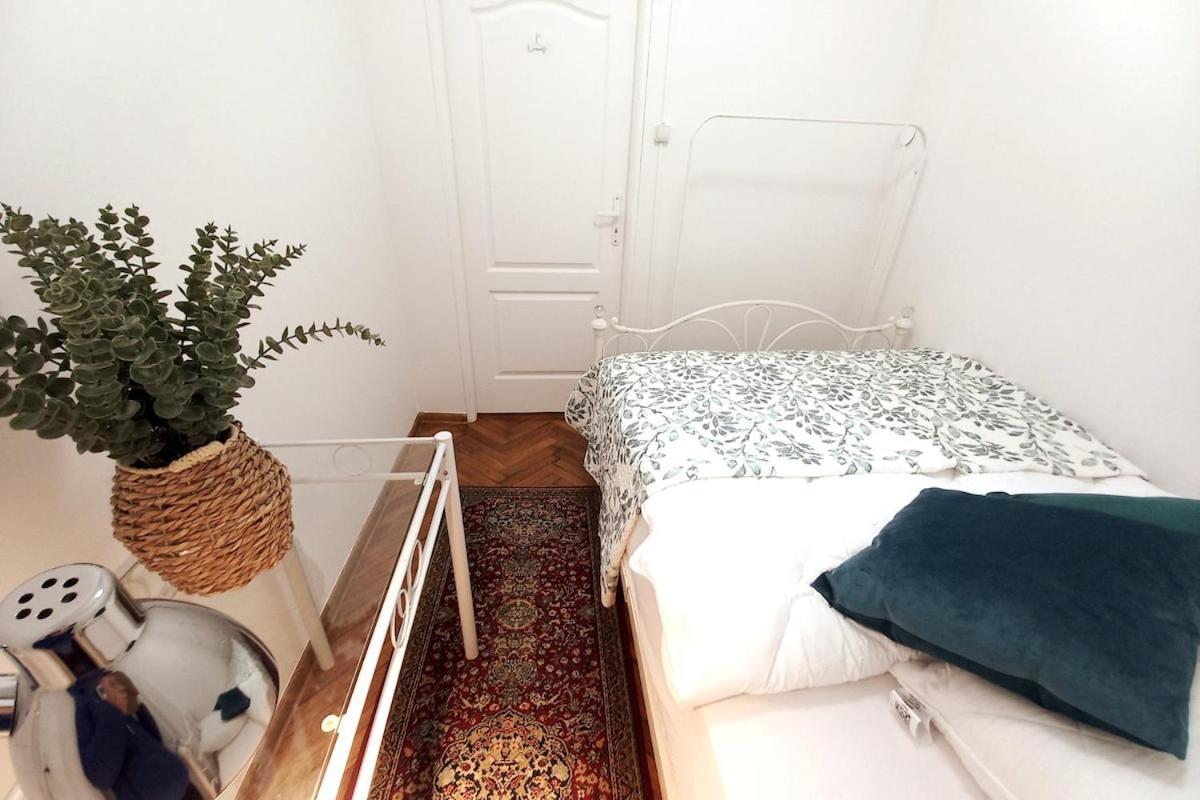 Old Town - 5 Bedrooms Soltyka Street *