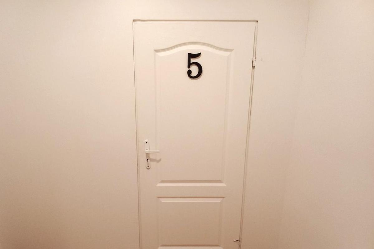 Apartment Old Town - 5 Bedrooms Soltyka Street Krakau