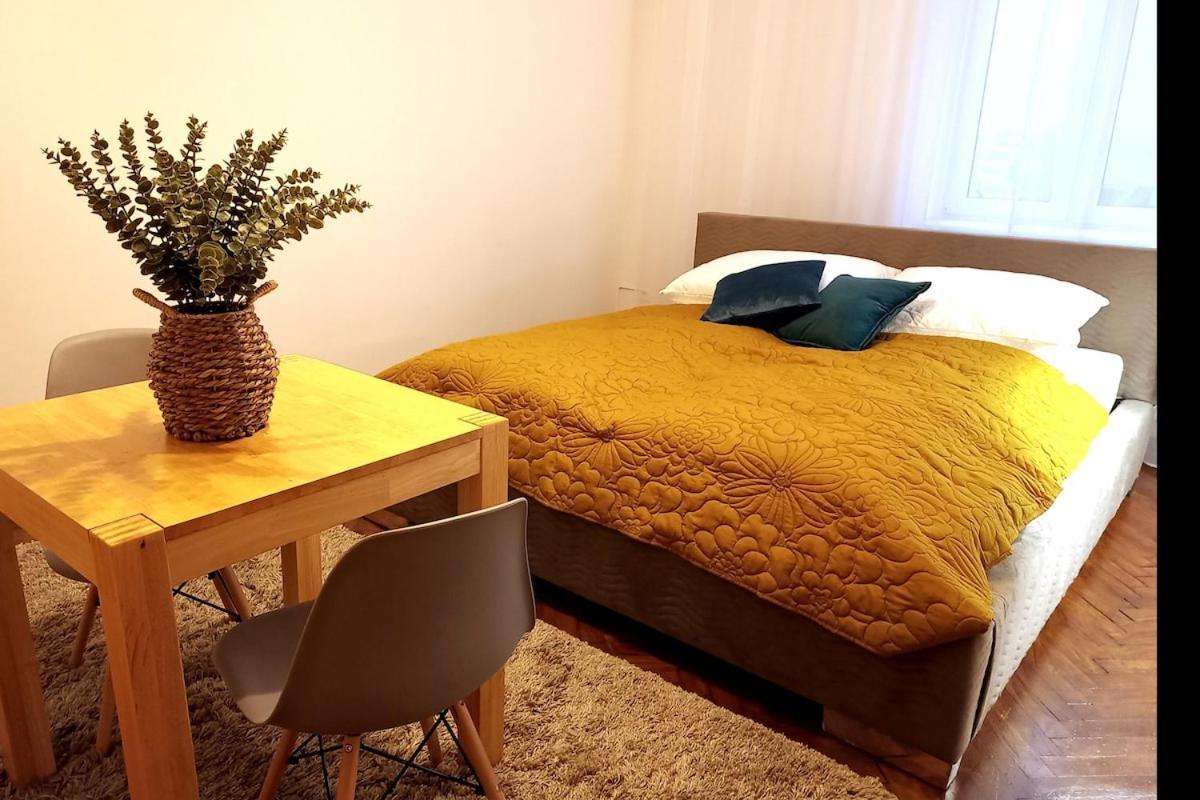 Old Town - 5 Bedrooms Soltyka Street * Krakau
