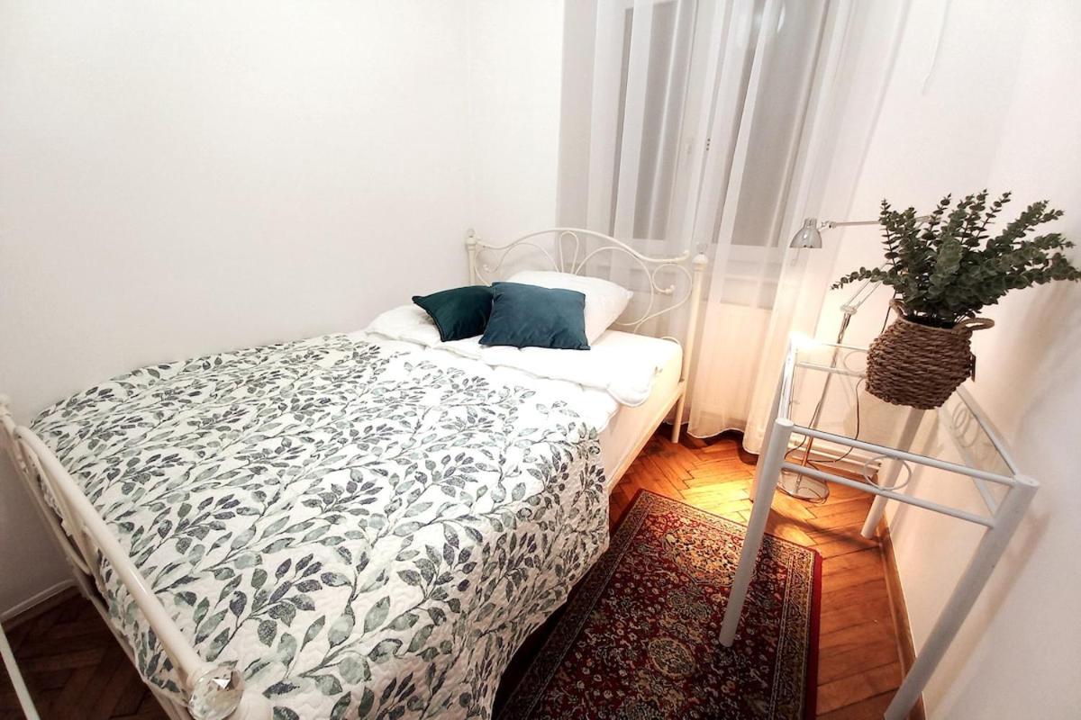 Old Town - 5 Bedrooms Soltyka Street *
