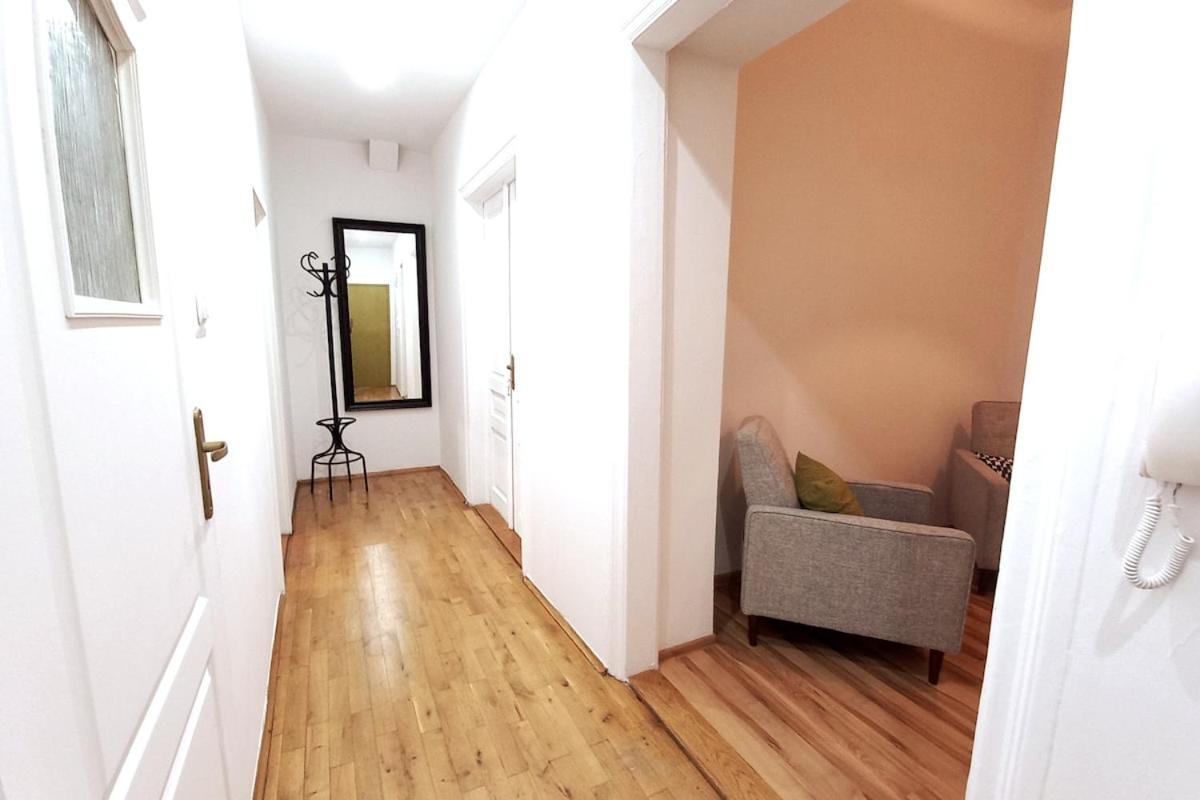 Apartment Old Town - 5 Bedrooms Soltyka Street Krakau