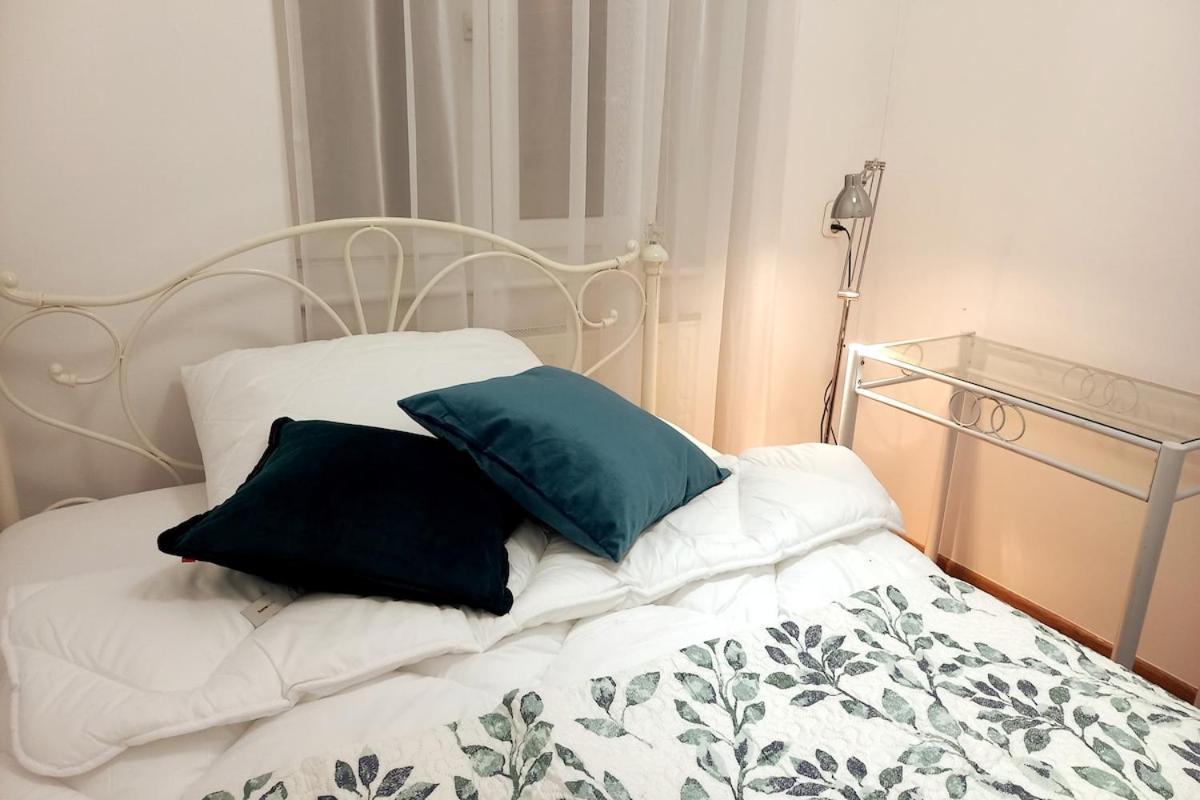 Old Town - 5 Bedrooms Soltyka Street Apartment Krakau