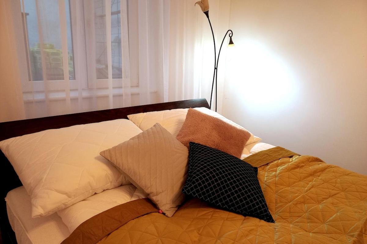 Old Town - 5 Bedrooms Soltyka Street Apartment