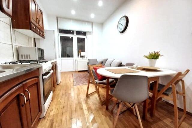 Old Town - 5 Bedrooms Soltyka Street *