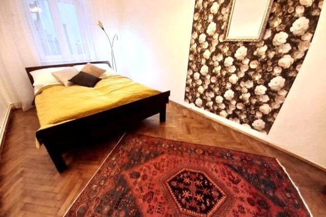 Old Town - 5 Bedrooms Soltyka Street *