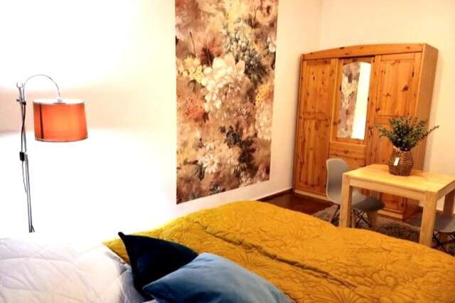Old Town - 5 Bedrooms Soltyka Street Apartment